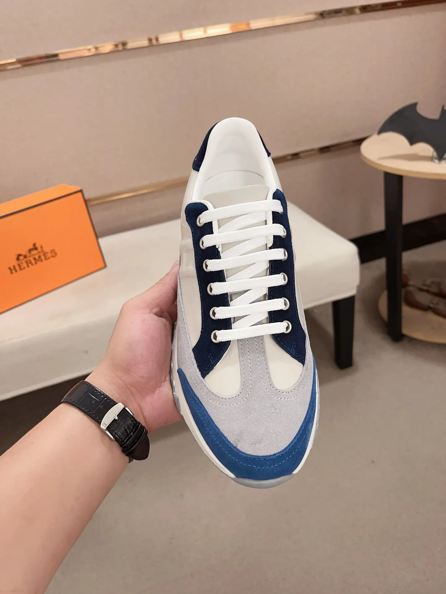 Ex-factory price: 500💰《HERMES》【Classic Original Version】Hermès; Top 🔝 Purchasing Agency 🔍🔍Men's latest 🇺🇸 counters are sold simultaneously, original imported from Italy ▲▲First-layer cowhide ▲▲ (high-end, extravagance and class) times) Exquisite workmanship (Italian 🇮🇹Imported water-dyed 🐂cowhide lining) sole: Original sole provided by the original factory, ⚠️exclusive double-layer activity·TPR·rubber·combined molded outsole; super comfortable·wear-resistant·non-slip·environmental protection The real thing is more beautiful if you take the real thing (high quality, follow the order), you can enter and exit the counter at will * Number of yards: 38·39·40·41·42·43·44# (can be customized 45.)